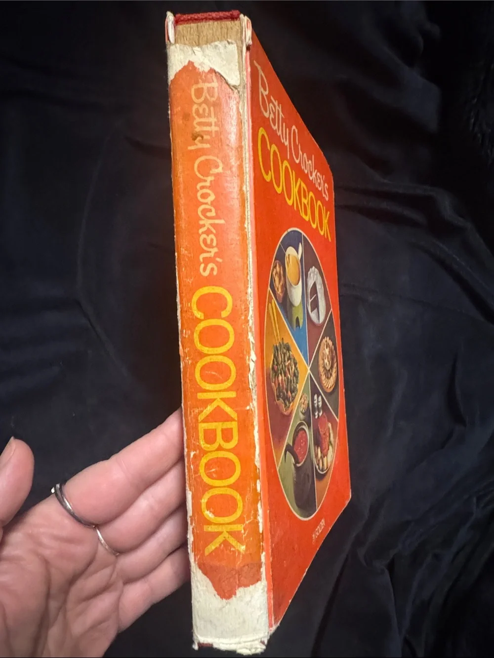 Betty Crocker vintage Cookbook with Pie cover Food Wheel Cover - Picture 7 of 7